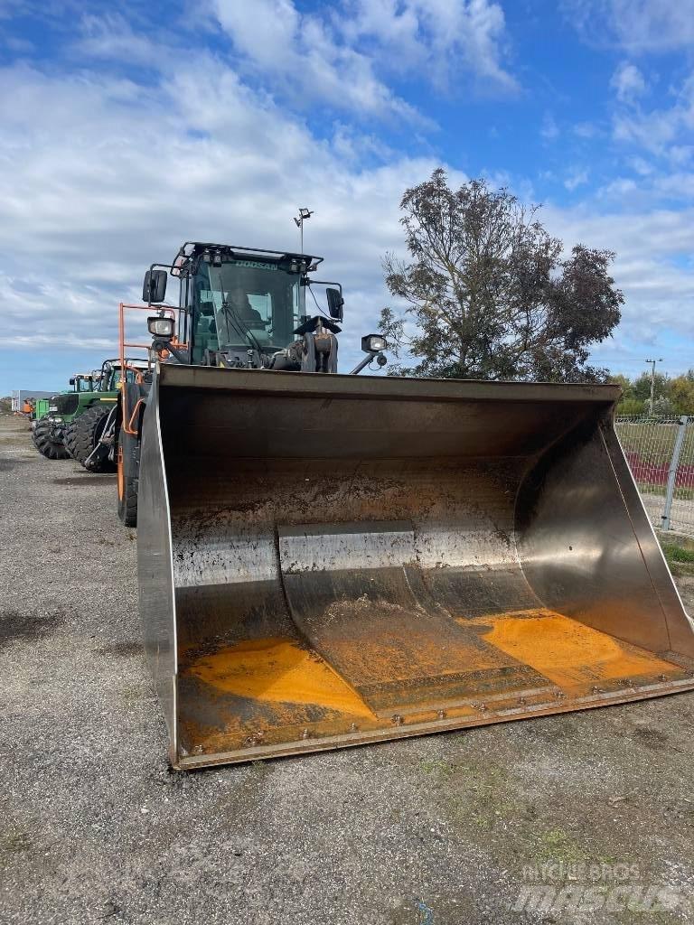Doosan DL 380-7 Pale gommate