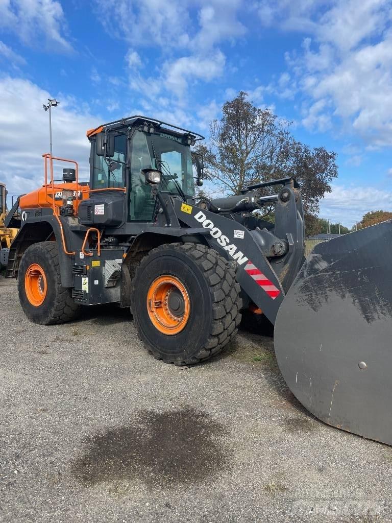 Doosan DL 380-7 Pale gommate