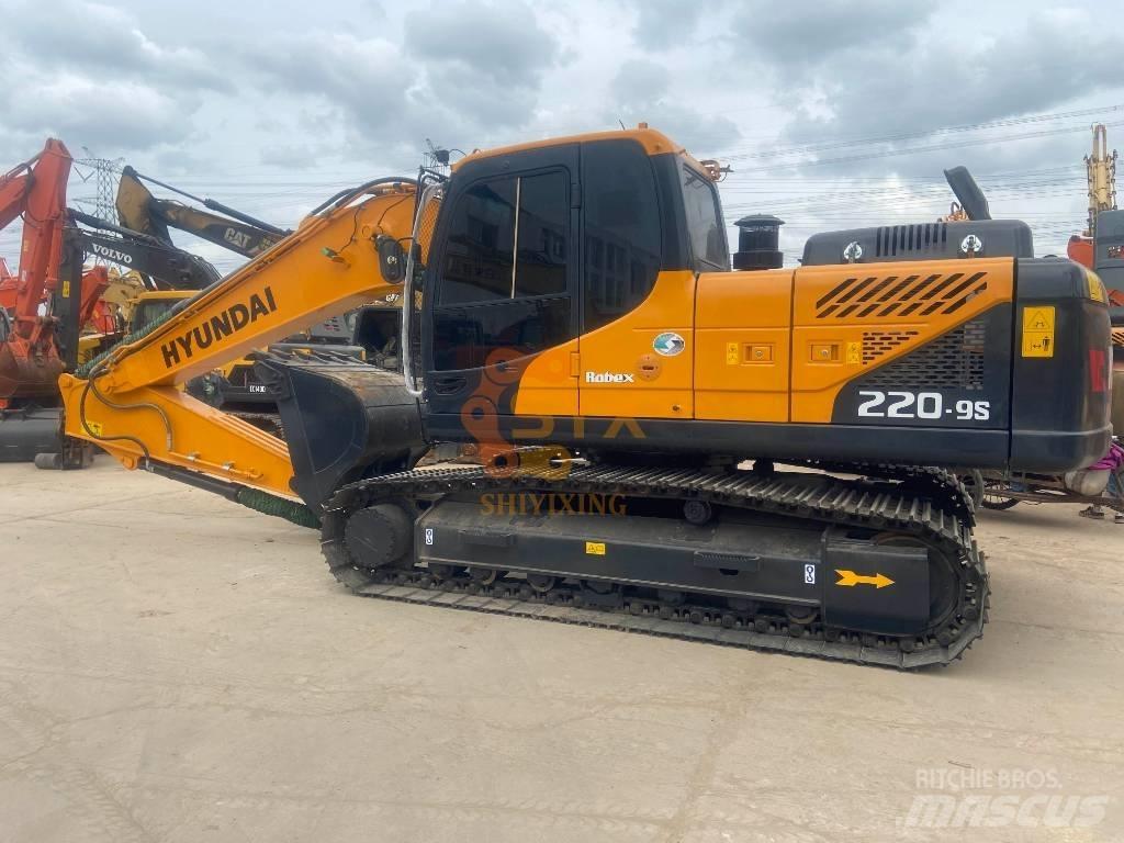 Hyundai Robex 220 Escavatori cingolati