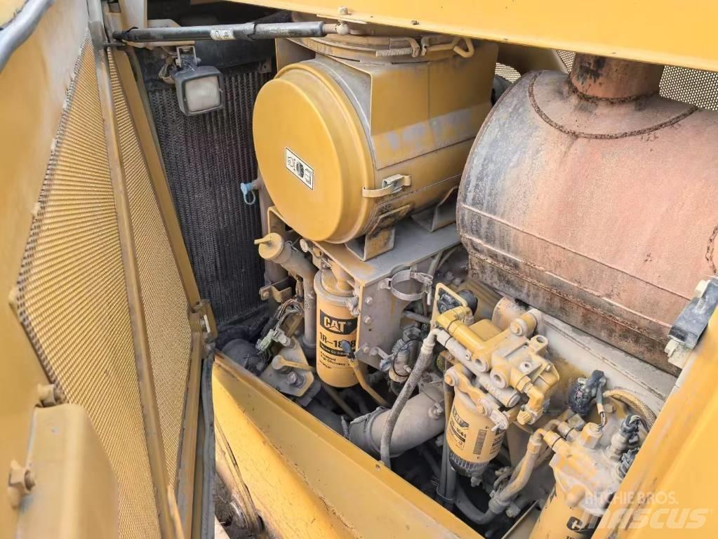 CAT D8T bulldozers Dozer cingolati