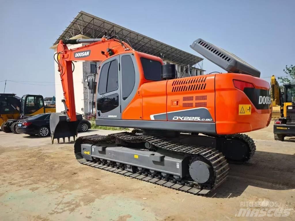 Doosan DX 225 LC Escavatori cingolati