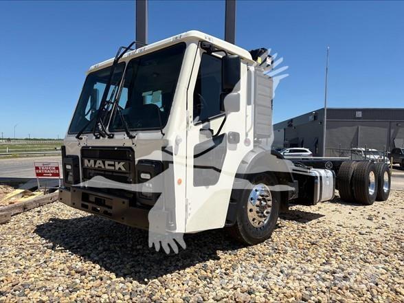 Mack LR64R Autocabinati