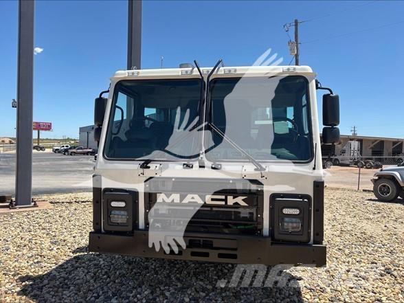 Mack LR64R Autocabinati