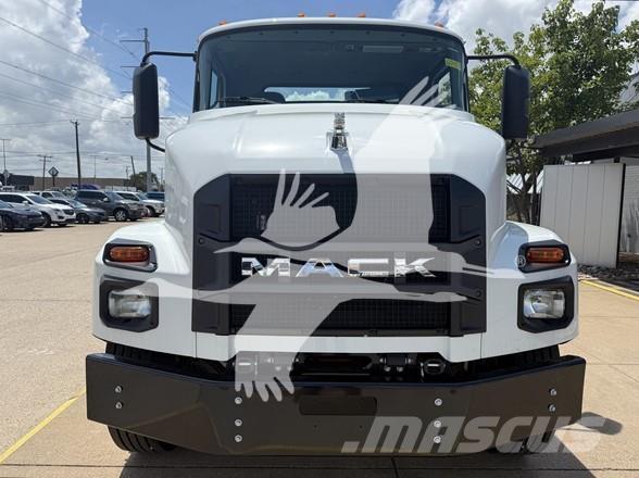 Mack MD6 Autocabinati