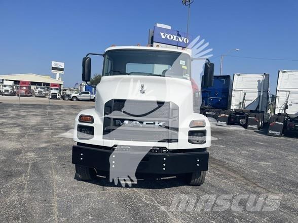 Mack MD6 Autocabinati