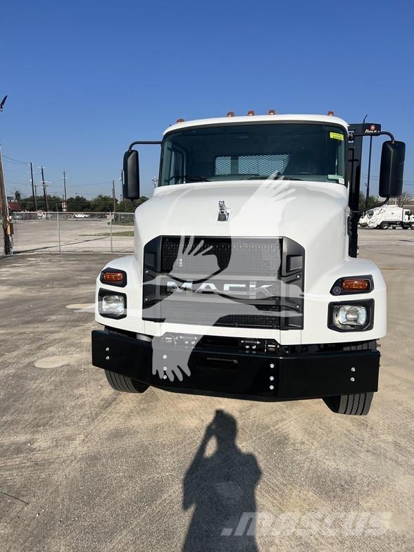 Mack MD6 Camion con sponde ribaltabili