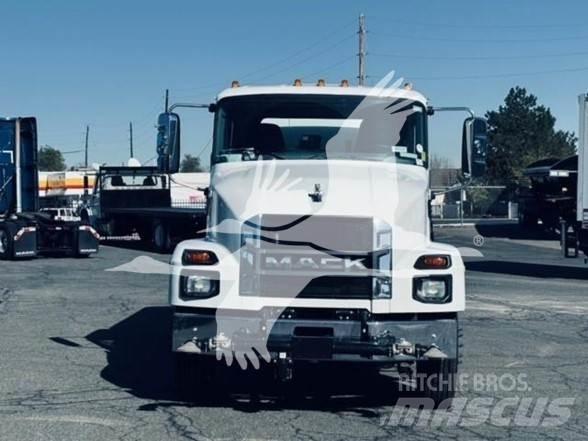 Mack MD7 Cisterna