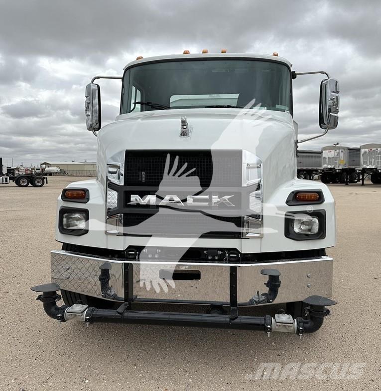 Mack MD7 Cisterna