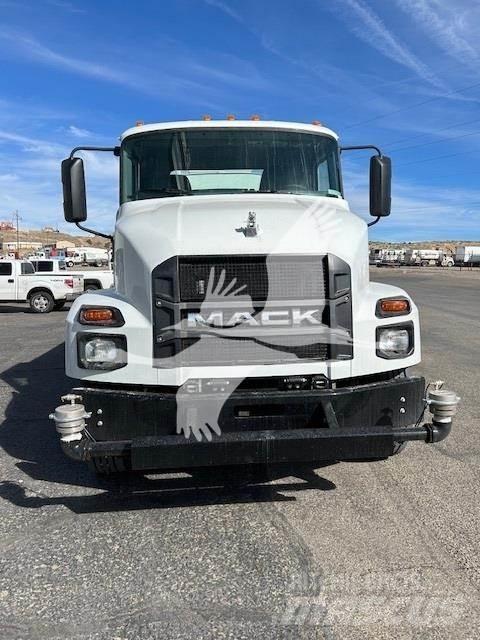 Mack MD7 Cisterna