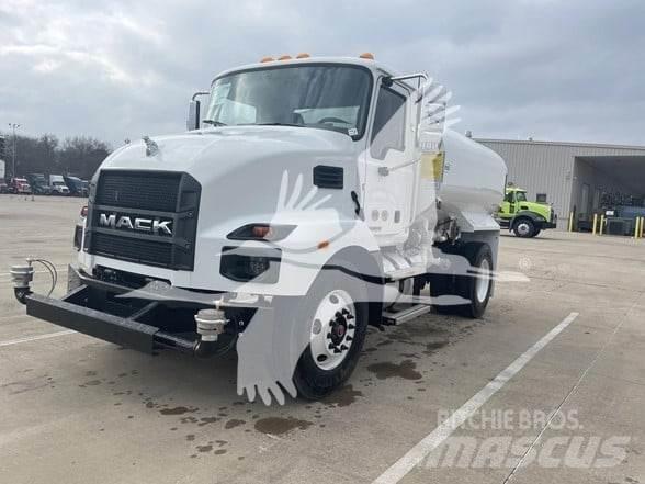 Mack MD7 Cisterna
