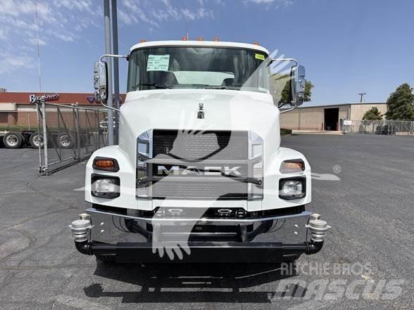 Mack MD7 Cisterna