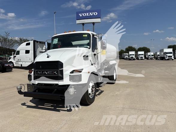 Mack MD7 Cisterna