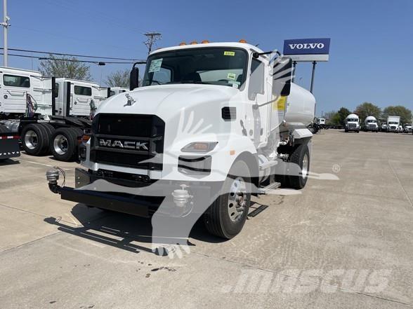 Mack MD7 Cisterna