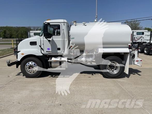 Mack MD7 Cisterna