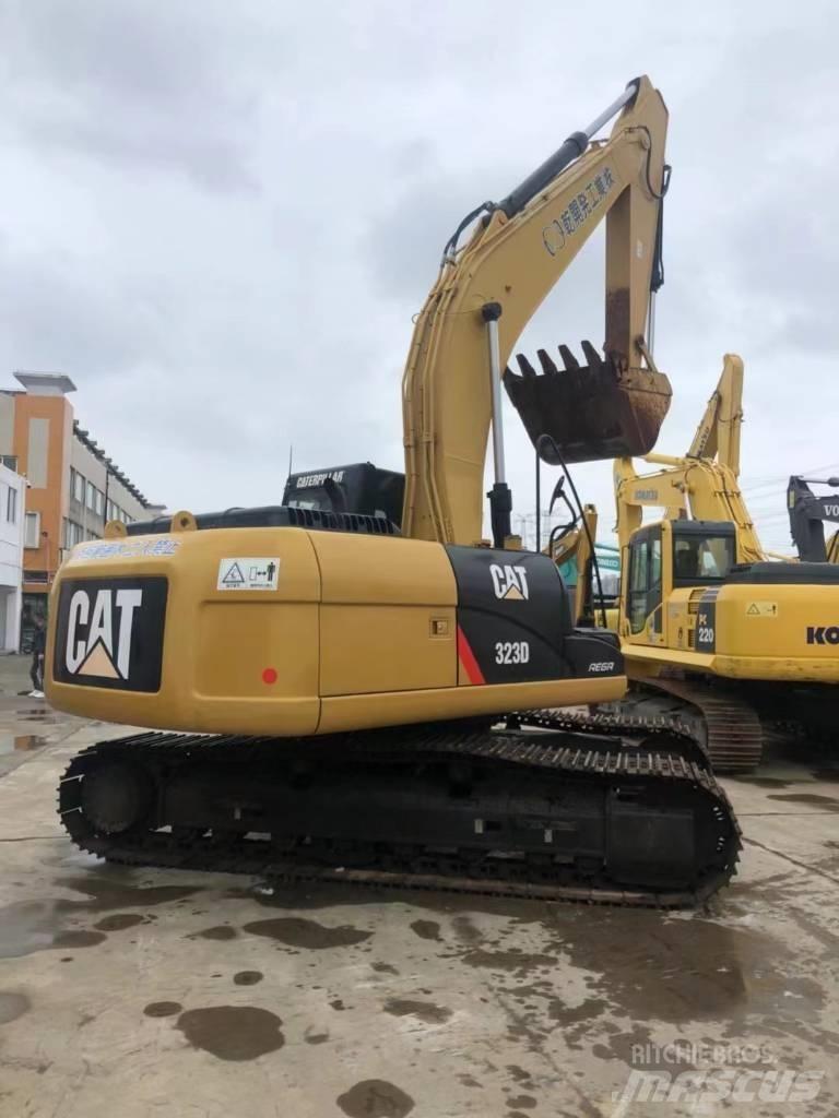 CAT 323 D Escavatori cingolati
