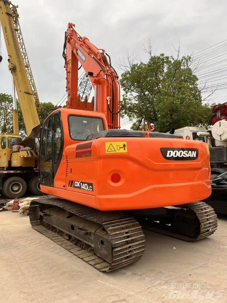 Doosan DX 140 Escavatori cingolati