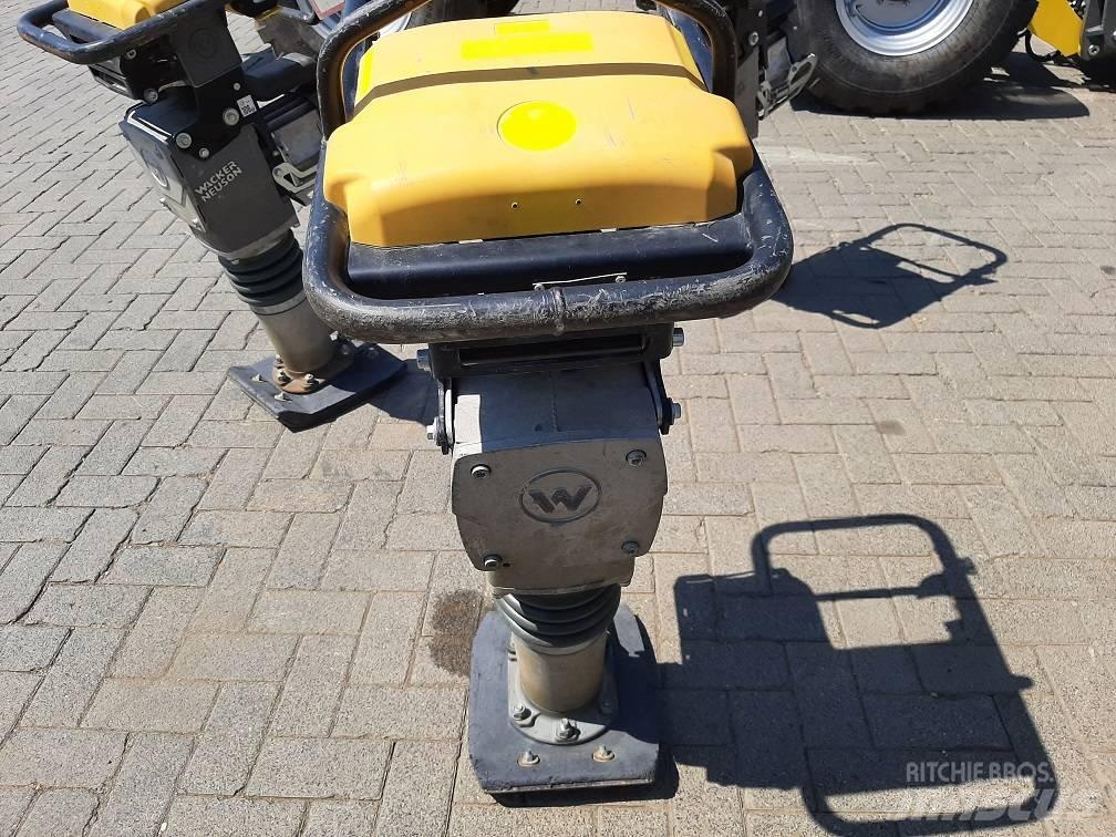 Wacker Neuson AS60e Vibrocostipatore verticale