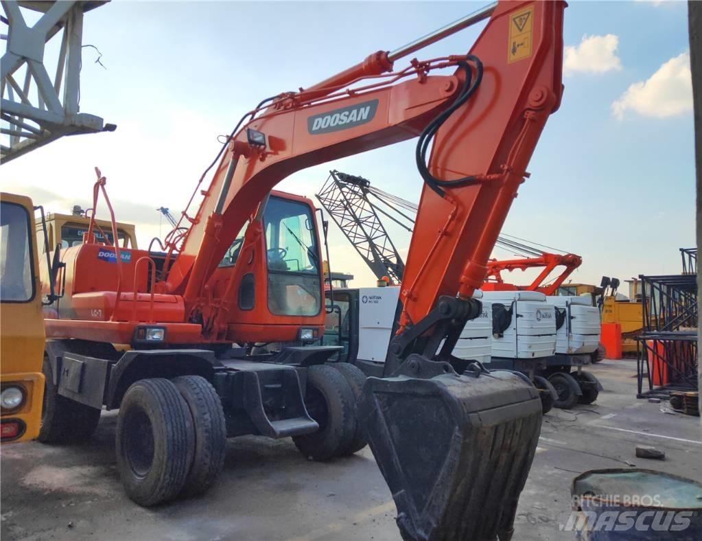 Doosan DH150W Escavatori gommati