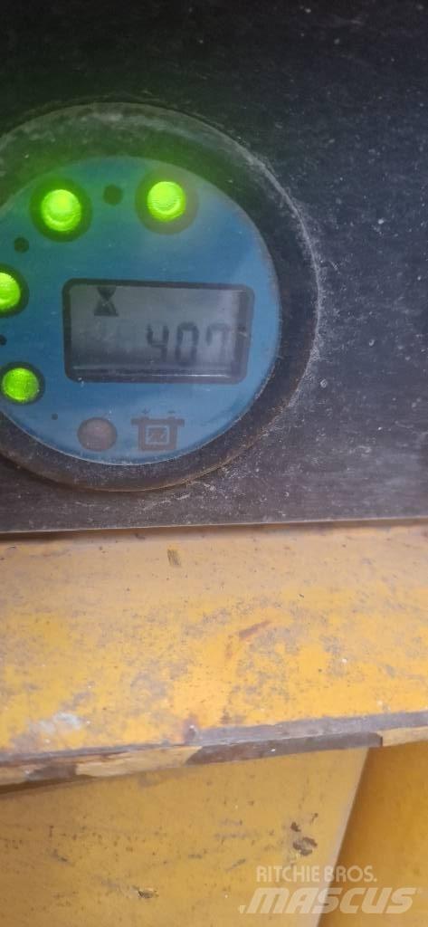 Haulotte Compact 8 Piattaforme a pantografo