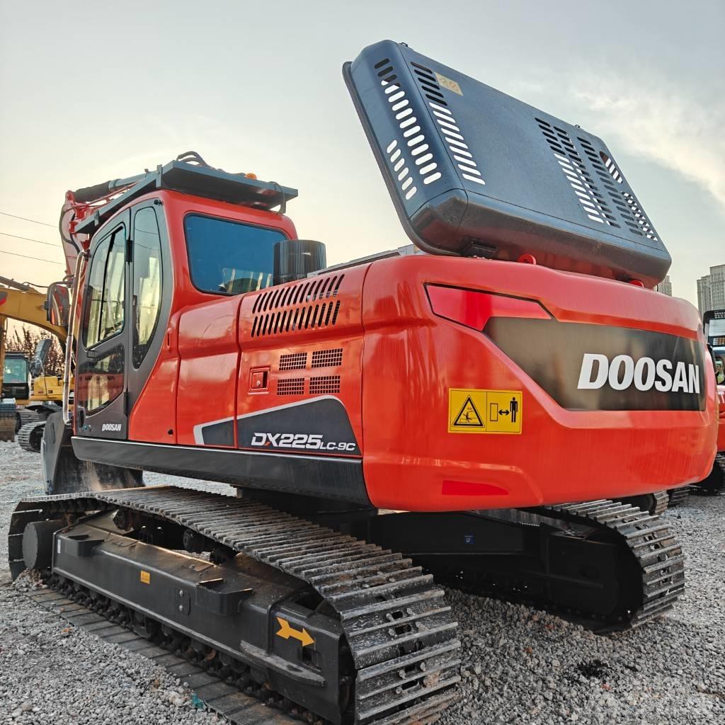 Doosan DX225LC-9C Escavatori cingolati