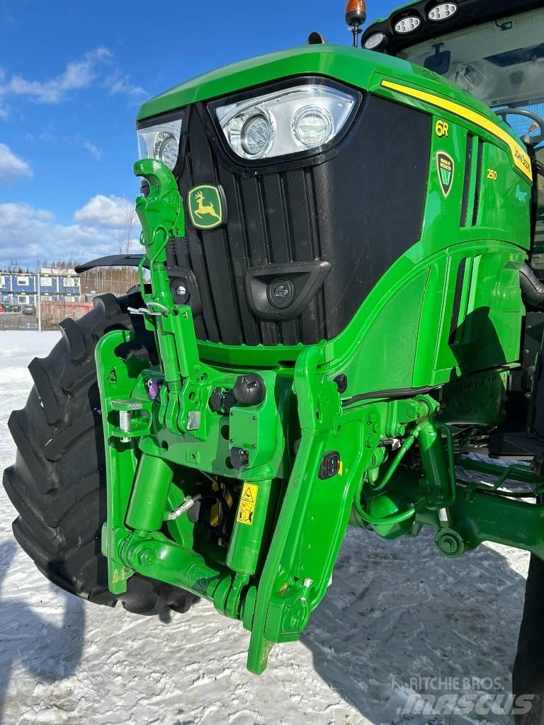 John Deere 6R 250 Trattori