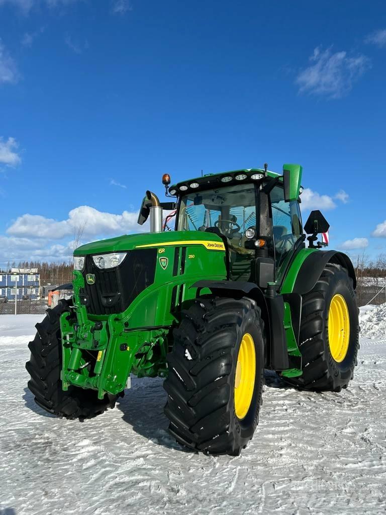 John Deere 6R 250 Trattori