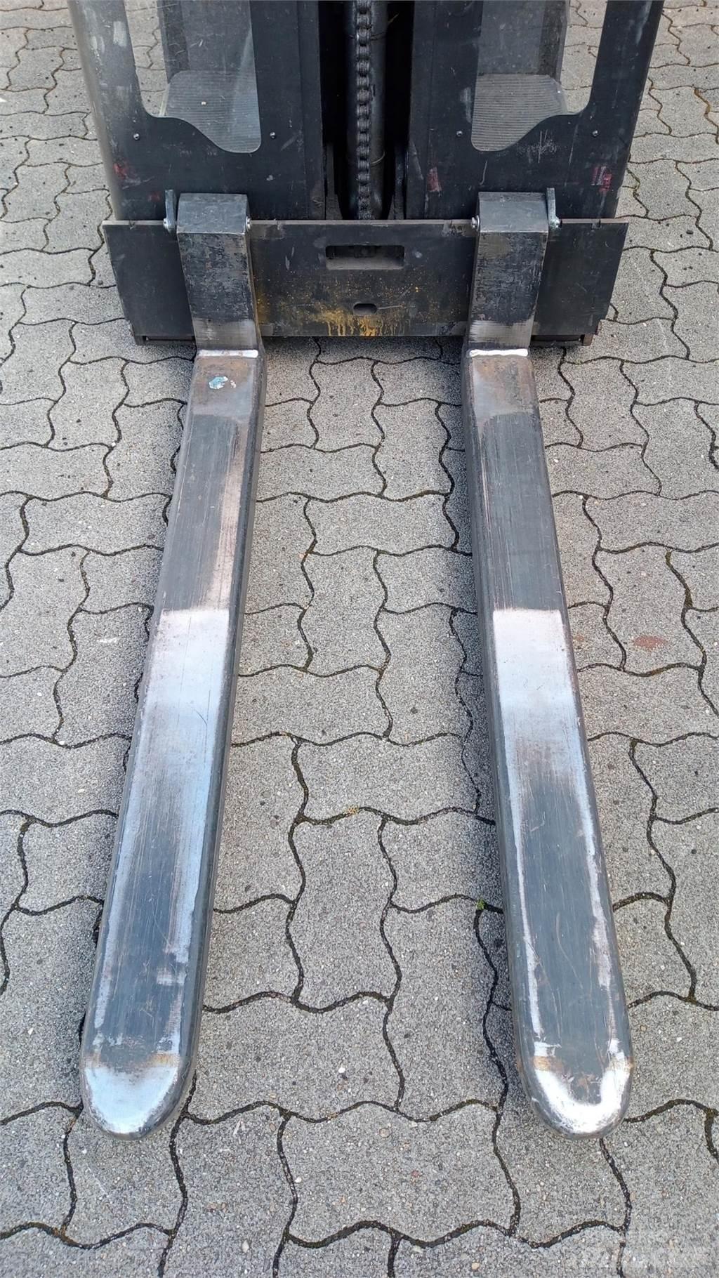 Toyota OSE100 Carrelli elevatori bassi a piattaforma
