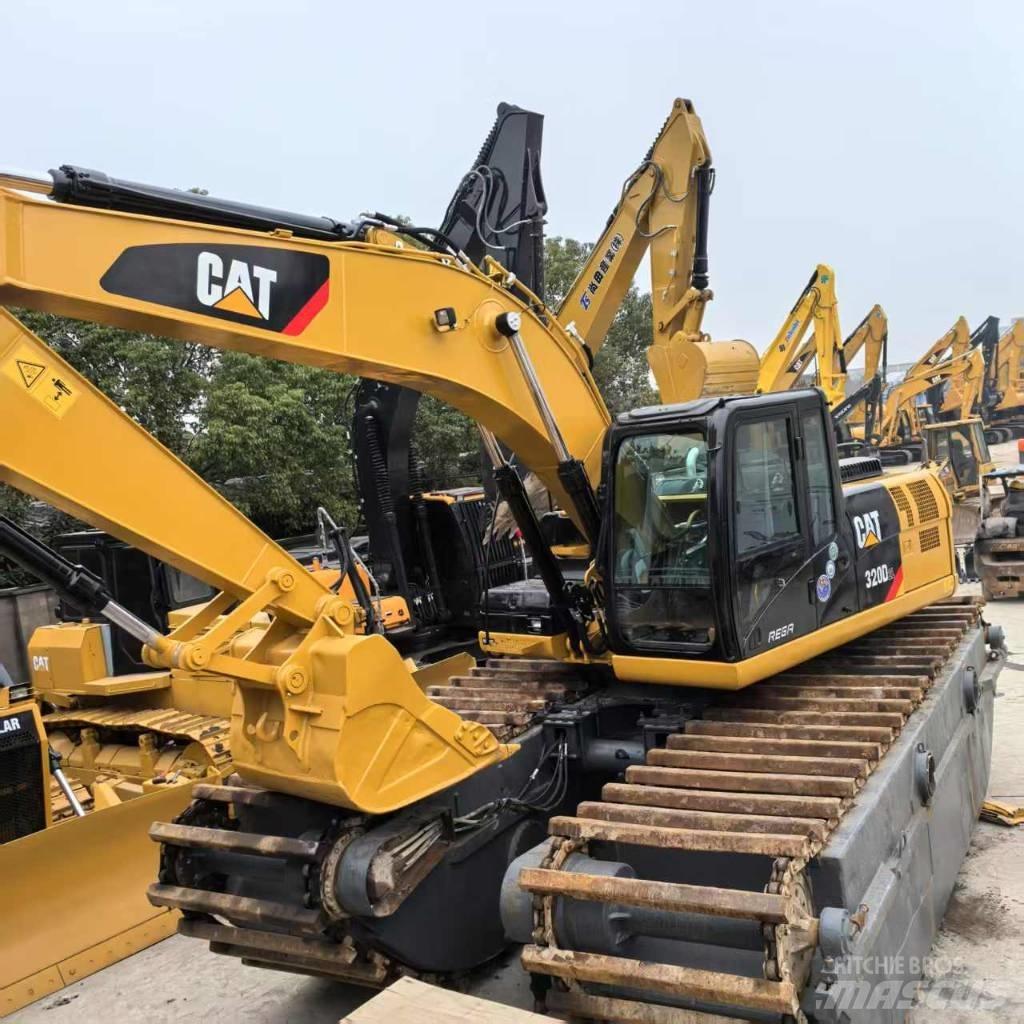 CAT 320 D Escavatori anfibi