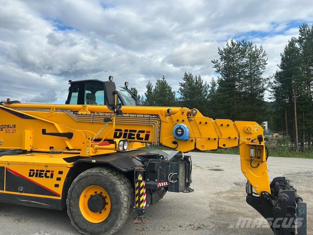 Dieci PEGASUS 5.21 Sollevatori telescopici