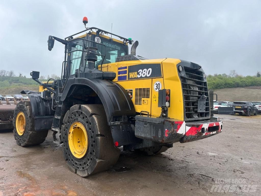 Komatsu WA380-8E0 Pale gommate