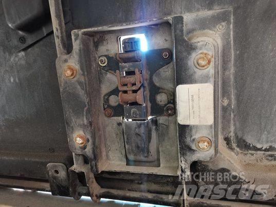 CAT TH337 mask Cabine e interni