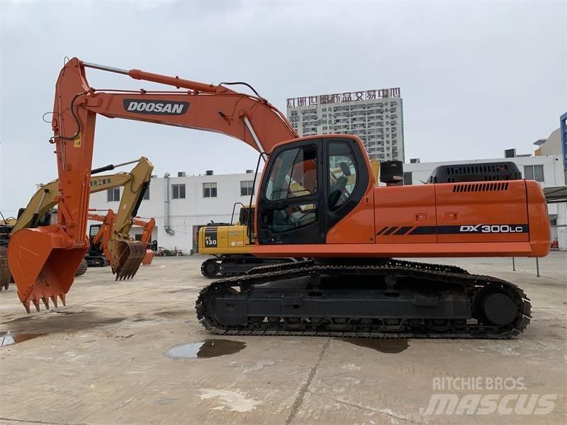 Doosan DX300 Escavatori cingolati