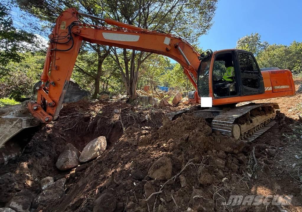 Doosan DX 220 LCA Escavatori cingolati