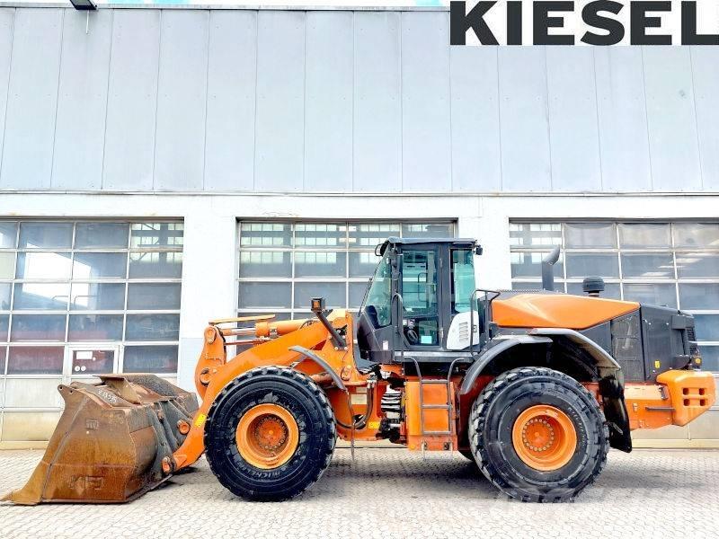 Hitachi ZW 310-6 Pale gommate