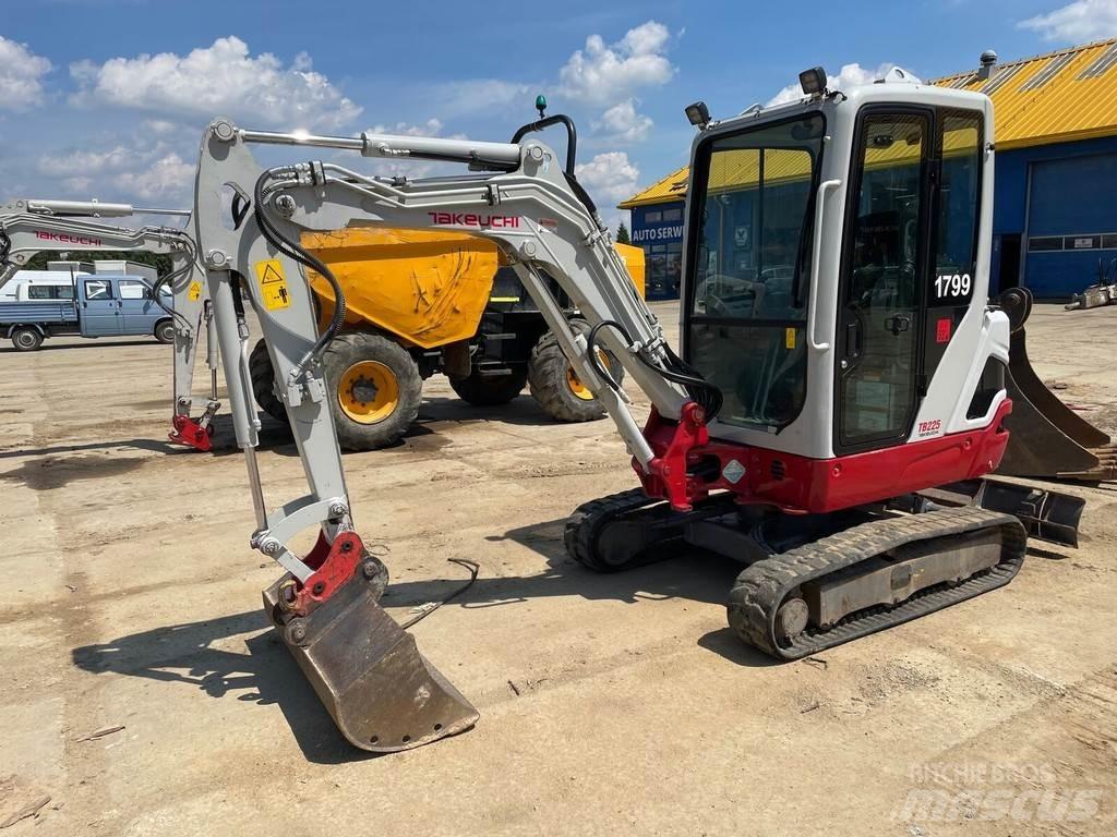 Takeuchi TB225 Miniescavatori