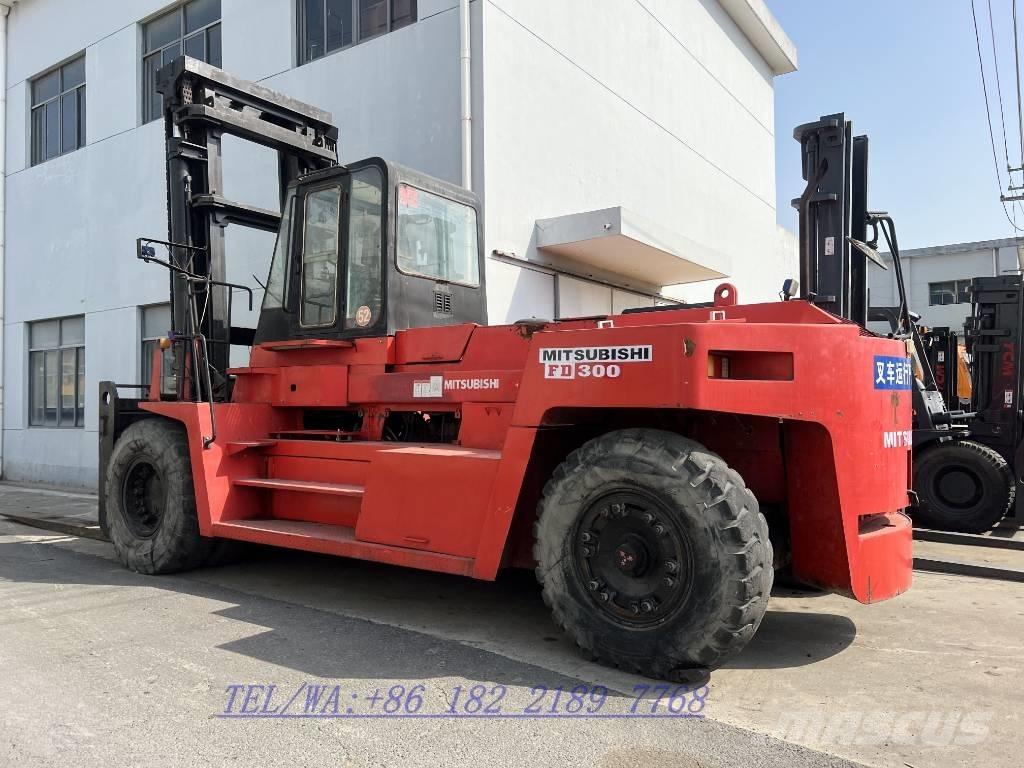 Mitsubishi FD300 Sollevatori telescopici