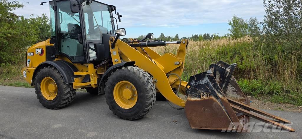 CAT 908M , 908 Pale gommate
