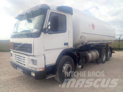 Volvo FM 7 6X2 Cisterna