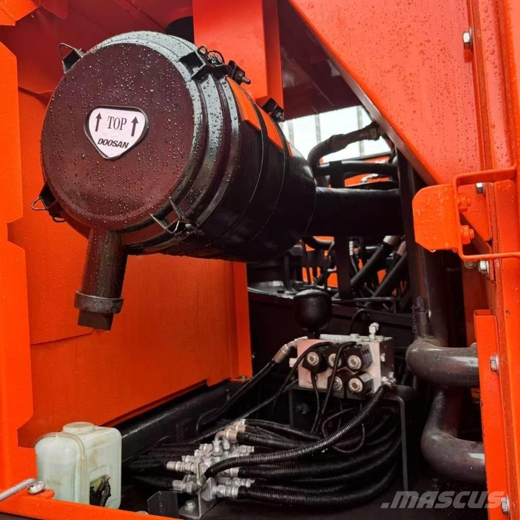 Doosan DX 225 LC Escavatori cingolati
