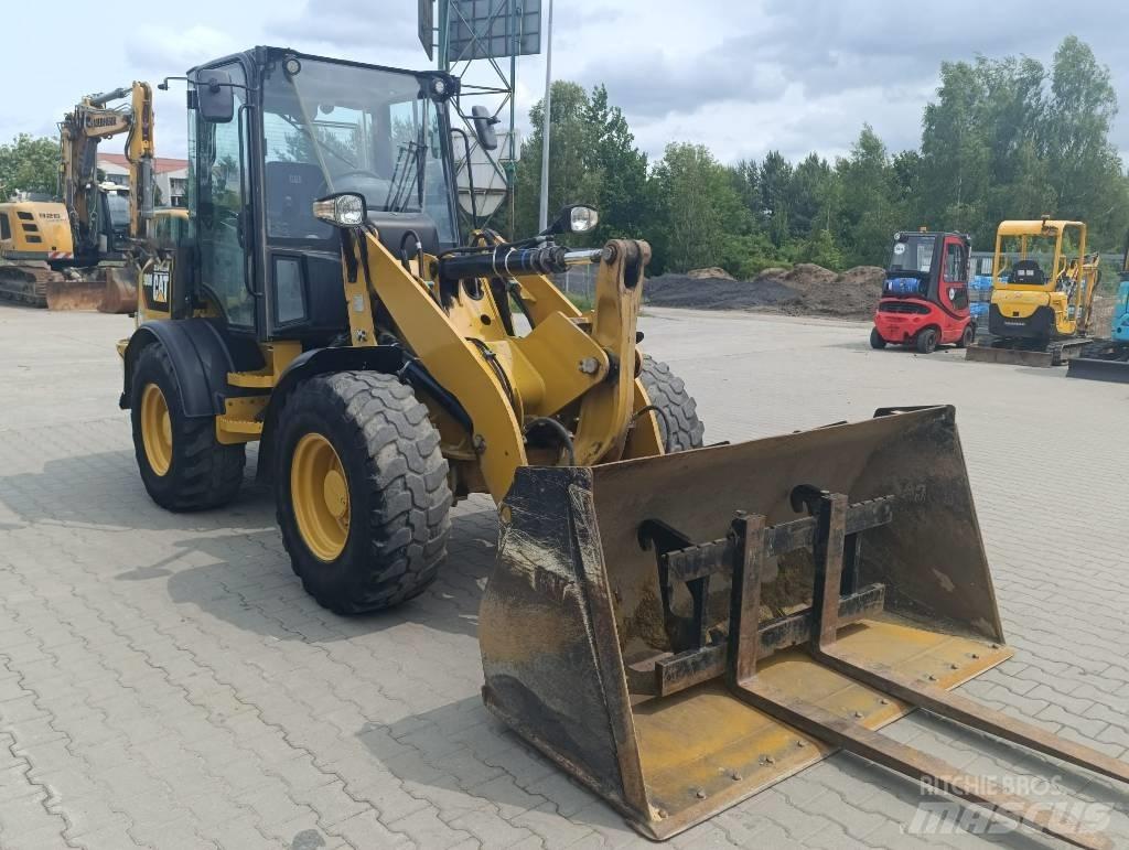 CAT 908M Pale gommate