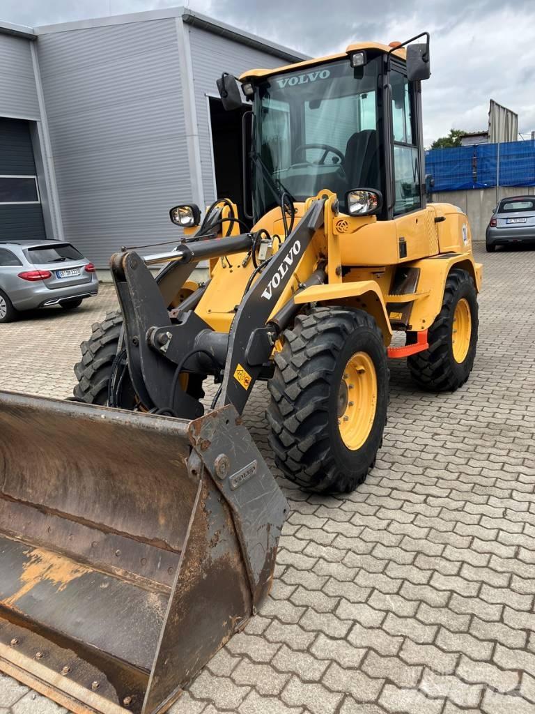 Volvo L 30 G Pale gommate