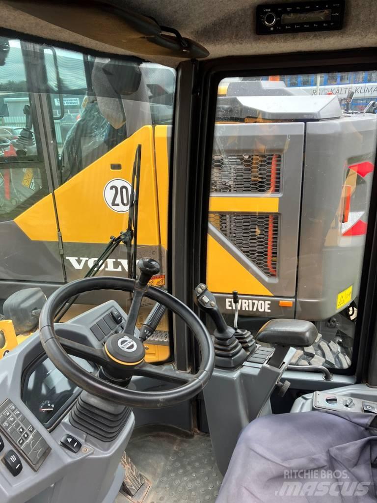 Volvo L 30 G Pale gommate