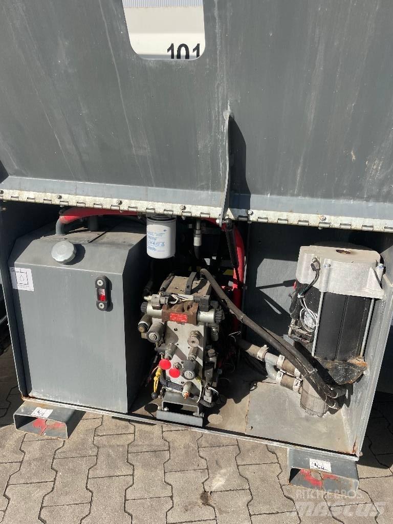 SkyJack SJ 6832 RTE Piattaforme a pantografo