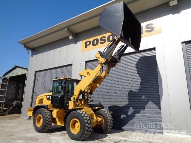 CAT 938M Pale gommate