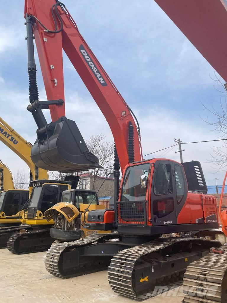 Doosan DX 225 Escavatori cingolati