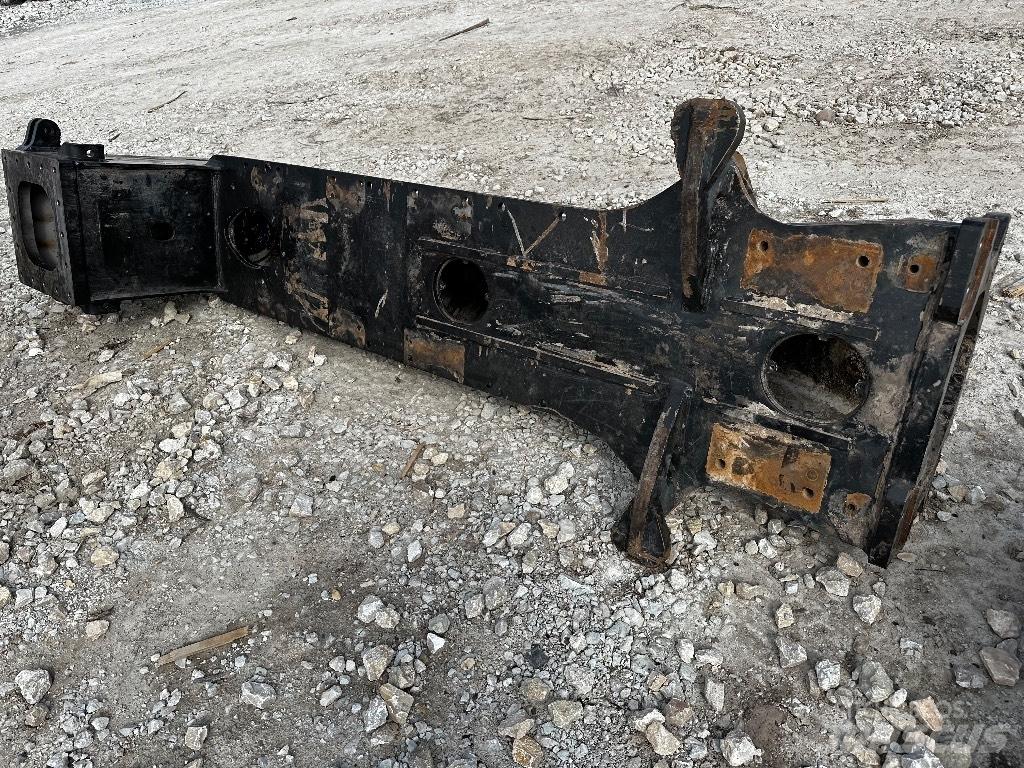 Komatsu 895 Telaio e sospensioni