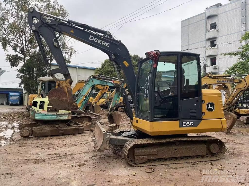 John Deere E60 Miniescavatori