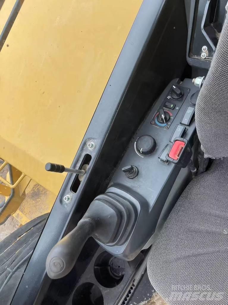 John Deere E60 Miniescavatori