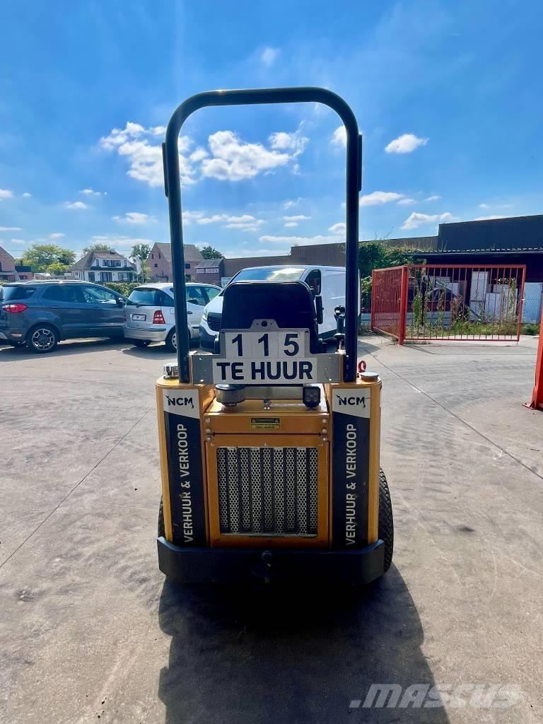 Knikmops KM 100 Pale gommate