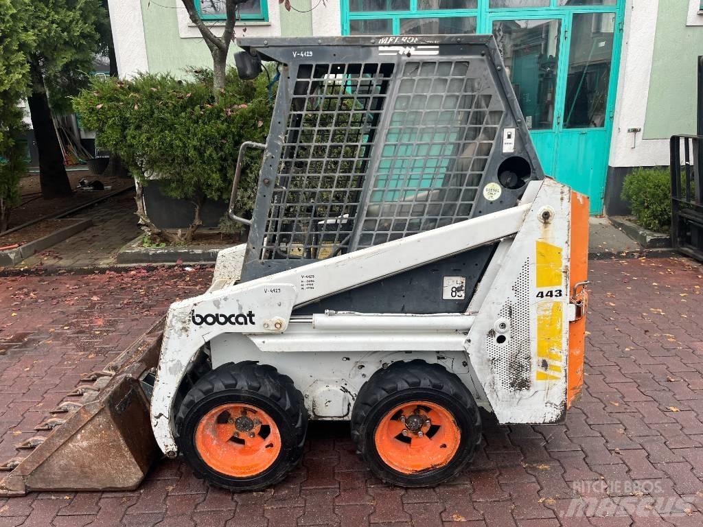 Bobcat 443    V-4129 Sollevatori telescopici